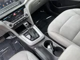 2017 Hyundai Elantra photo 12