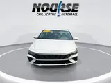 2024 Hyundai Elantra photo 3