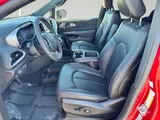 2025 Chrysler Pacifica photo 12