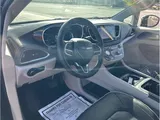 2023 Chrysler Pacifica photo 24