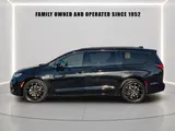 2025 Chrysler Pacifica photo 3