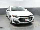 2024 Chevrolet Malibu photo 2