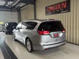 2017 Chrysler Pacifica photo 3