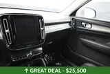 2024 Volvo XC40 photo 21