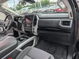 2021 Nissan Titan photo 13