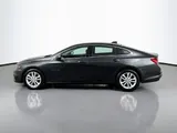 2018 Chevrolet Malibu photo 2