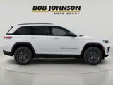2027 Jeep Grand Cherokee photo 8