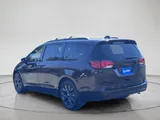 2018 Chrysler Pacifica photo 3