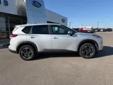 2025 Nissan Rogue photo 2
