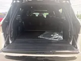 2027 Lincoln Navigator L photo 9