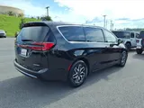 2027 Chrysler Pacifica photo 4