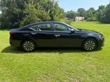 2025 Nissan Altima photo 5