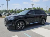 2026 Nissan Pathfinder photo 2