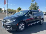 2023 Chrysler Pacifica photo 8