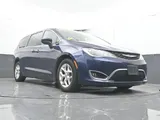 2017 Chrysler Pacifica photo 24