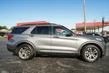 2021 Ford Explorer photo 2