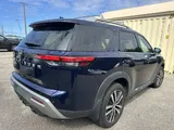 2022 Nissan Pathfinder photo 9