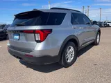 2025 Ford Explorer photo 3