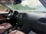 2019 Jeep Cherokee photo 10