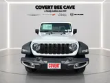2026 Jeep Gladiator photo 5