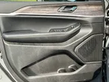 2027 Jeep Grand Cherokee photo 13