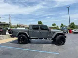 2021 Jeep Gladiator photo 2