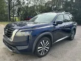 2022 Nissan Pathfinder photo 13