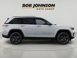 2025 Jeep Grand Cherokee photo 2