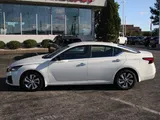 2025 Nissan Altima photo 2
