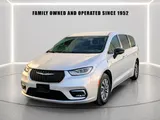 2024 Chrysler Pacifica photo 2