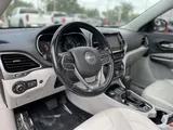 2019 Jeep Cherokee photo 15