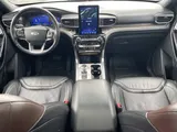 2021 Ford Explorer photo 16