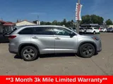 2017 Toyota Highlander photo 2
