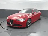 2019 Alfa Romeo Giulia photo 1
