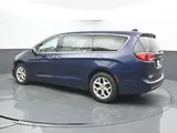2017 Chrysler Pacifica photo 9