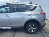 2017 Toyota RAV4 photo 8