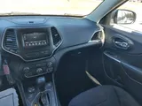 2021 Jeep Cherokee photo 14
