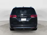 2017 Chrysler Pacifica photo 4