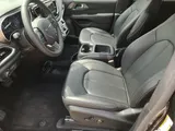 2026 Chrysler Pacifica photo 21
