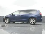 2017 Chrysler Pacifica photo 28