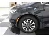 2021 Chrysler Pacifica photo 9
