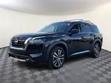 2025 Nissan Pathfinder photo 3