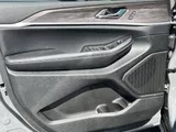2027 Jeep Grand Cherokee photo 13