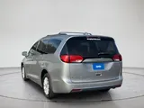 2017 Chrysler Pacifica photo 3