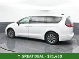 2024 Chrysler Pacifica photo 11