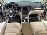 2018 Jeep Grand Cherokee photo 2