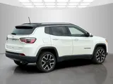 2017 Jeep Compass photo 3