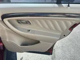 2016 Ford Taurus photo 25