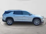 2025 Chevrolet Traverse photo 4