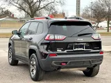 2020 Jeep Cherokee photo 8